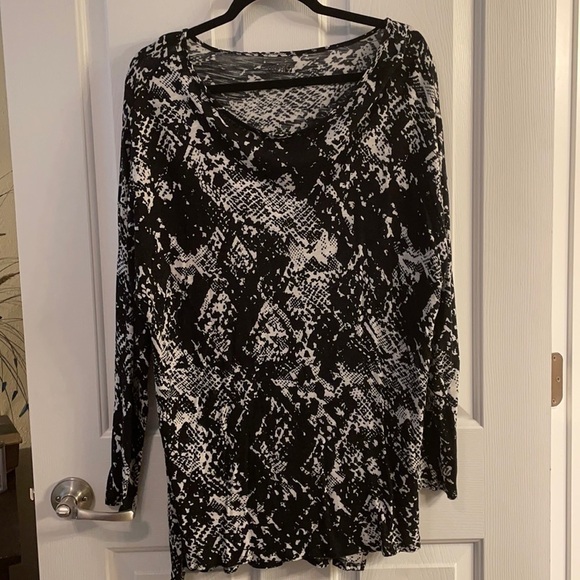 Apt. 9 Black & White Tunic Top 1X - Picture 1 of 5